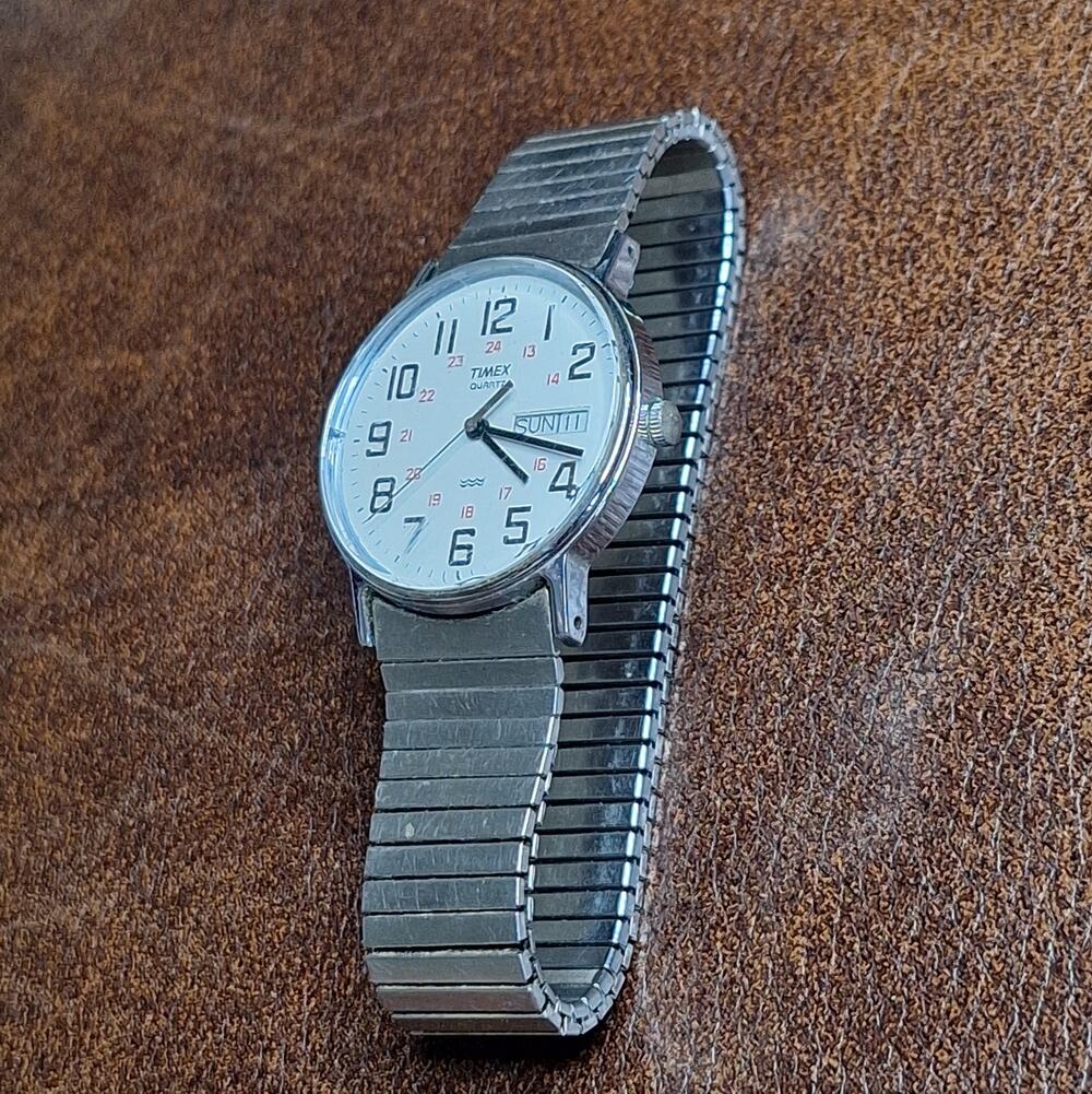 ​VTG Timex Quartz Day Date Watch Silver Tone White Dial Running Stretch Band 395